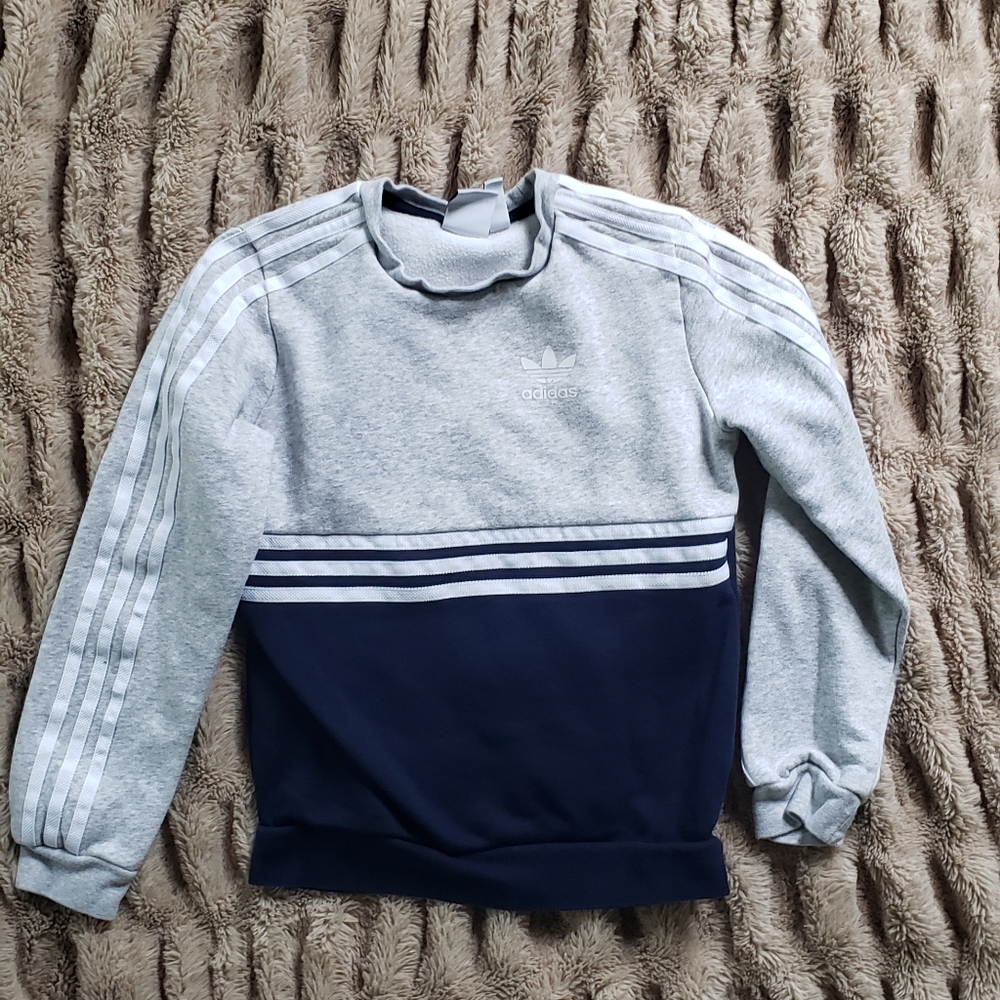 Adidas size 9-10 small crew neck sweatshirt kids